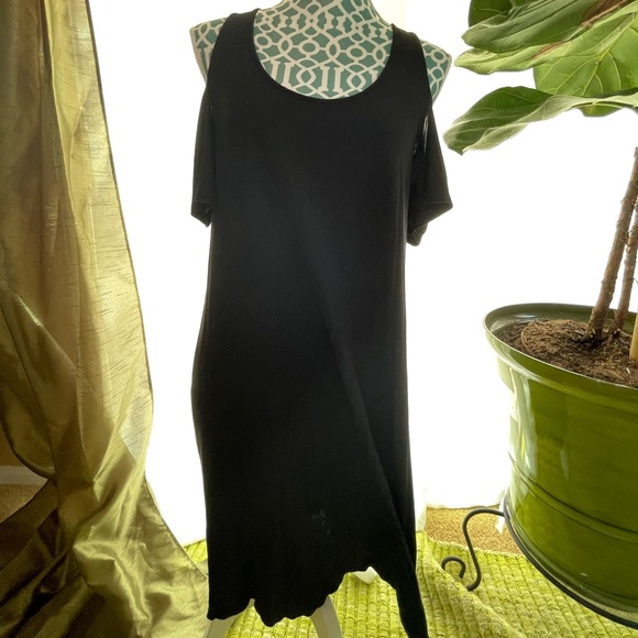 Forever 21 Black Cold Shoulder Shift Dress - Picture 11 of 15